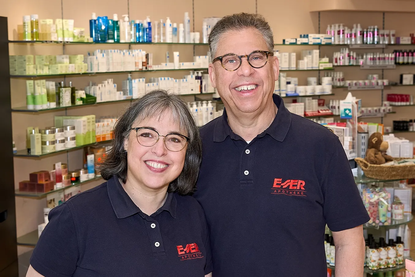 Apothekerin Evelyn Rehn und Apotheker Jochen Esser